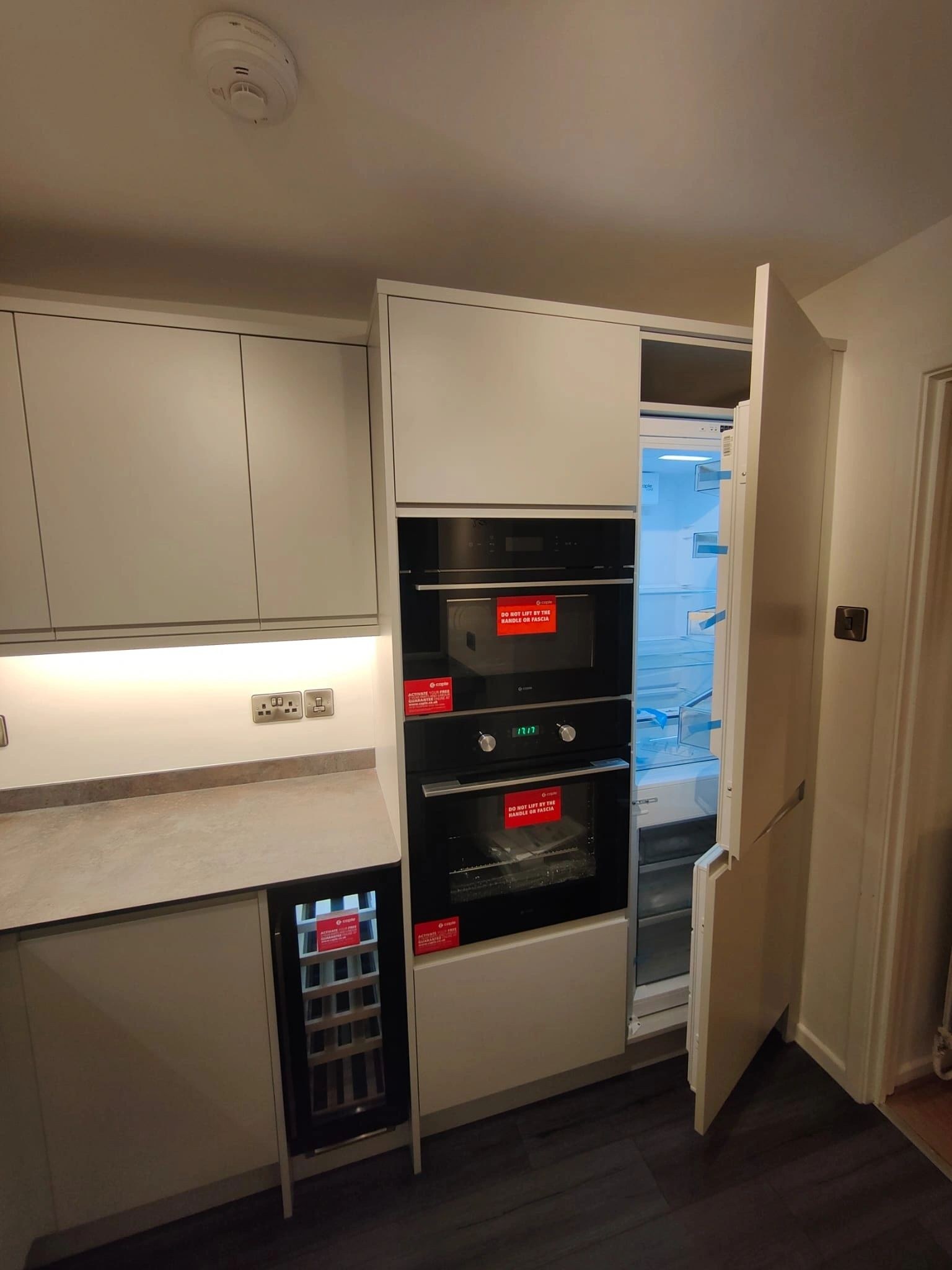 Tall housing with built-in ovens and integrated fridge