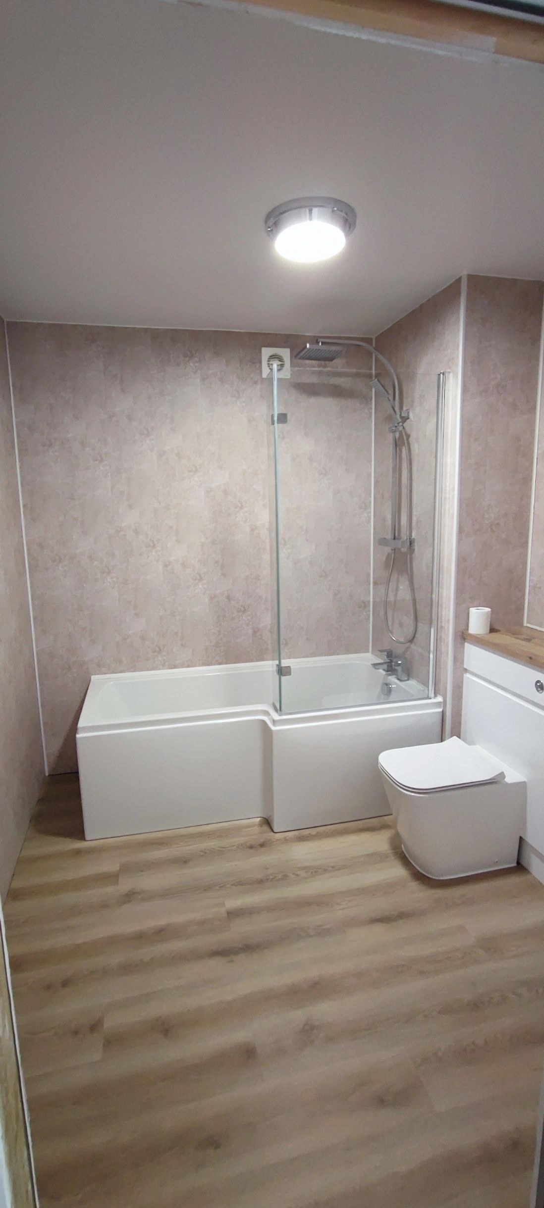 Bathroom with wood-effect floor and shower bath